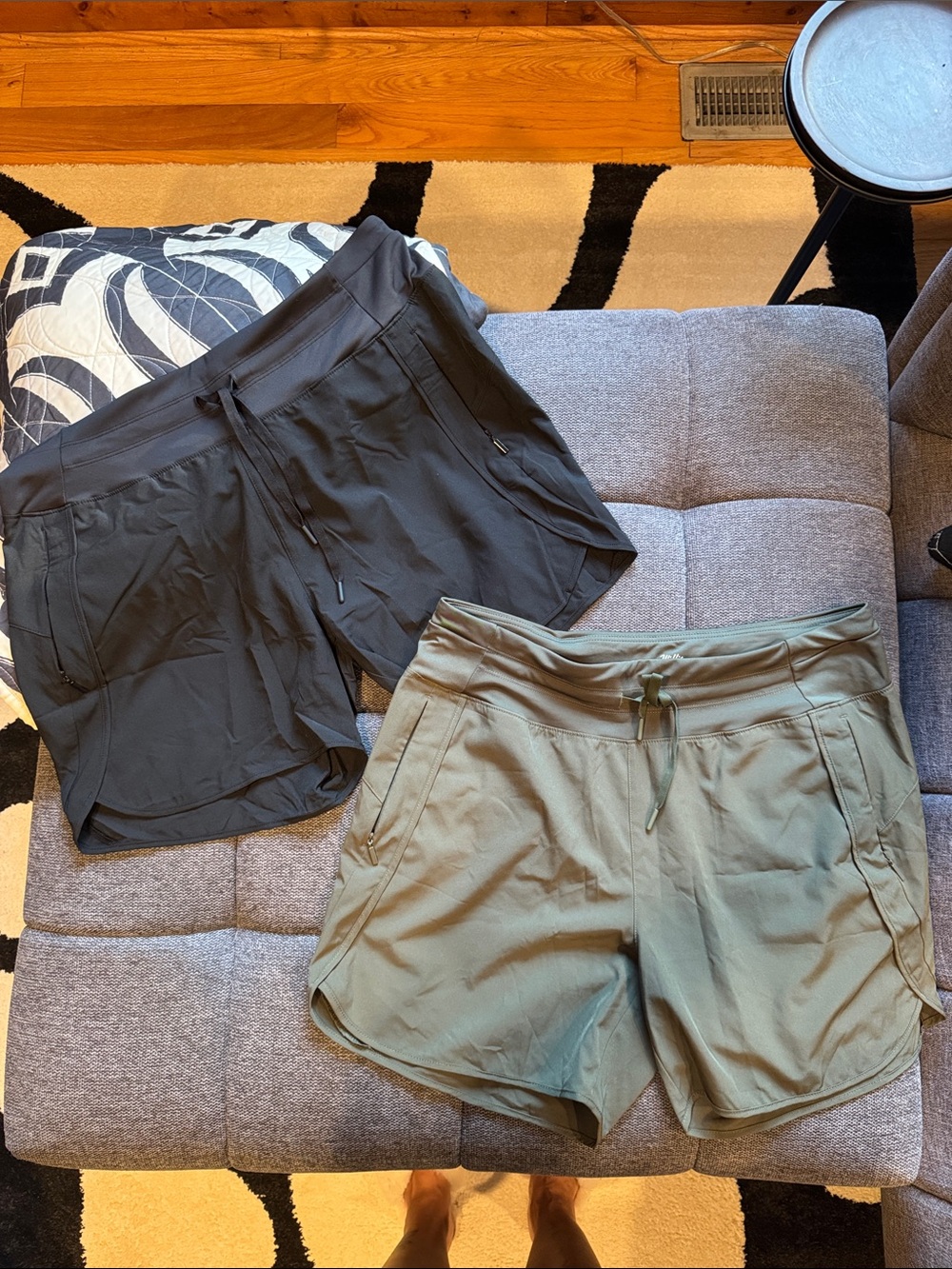 NWOT Women’s Athletic Drawstring Shorts — Black & Olive 5in